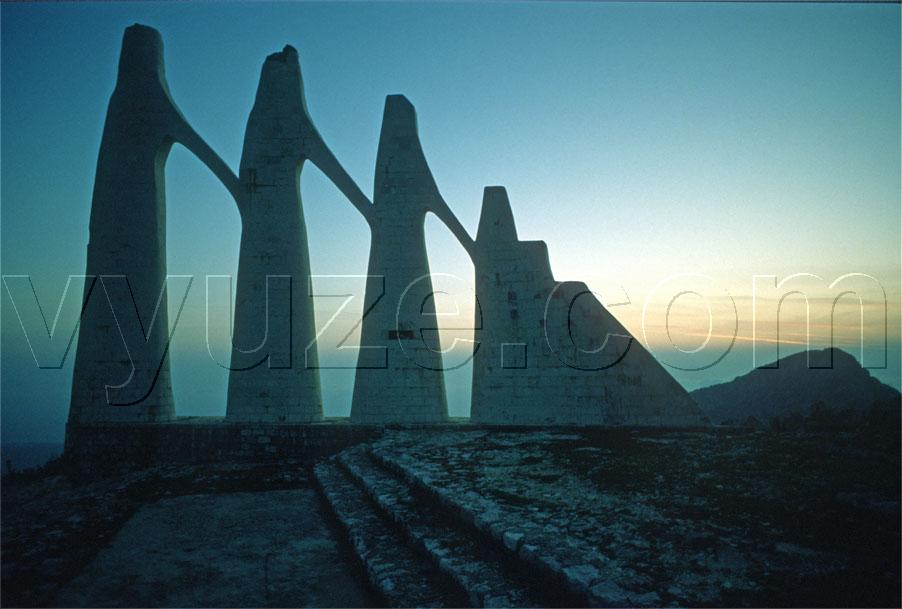 Monument to the Souliot women / Location: Zalongo, Greece