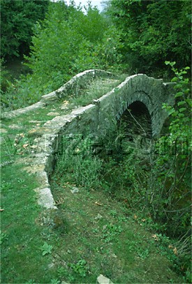 Old stone bridge / Location: Epirus, Greece