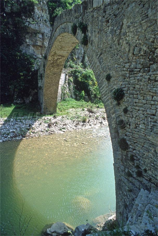 Stone arch bridge / Location: Epirus, Greece